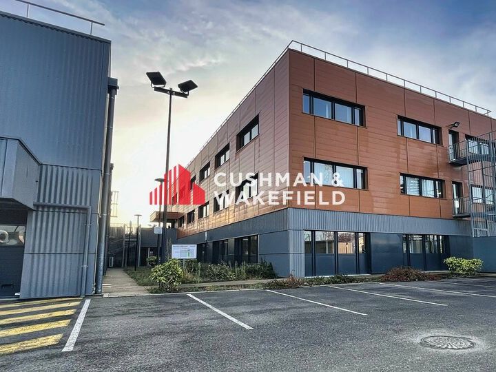 Location local d''activites 4436 m² non divisibles