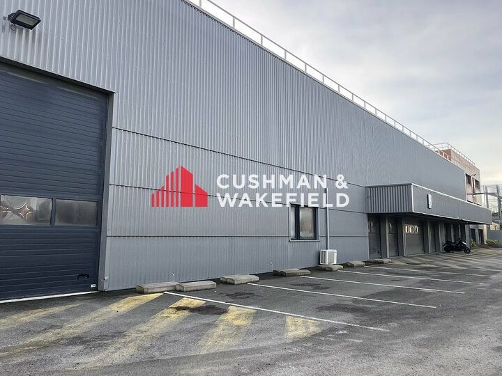 BATIMENT MIXTE BUREAUX ET ACTIVITES A LOUER