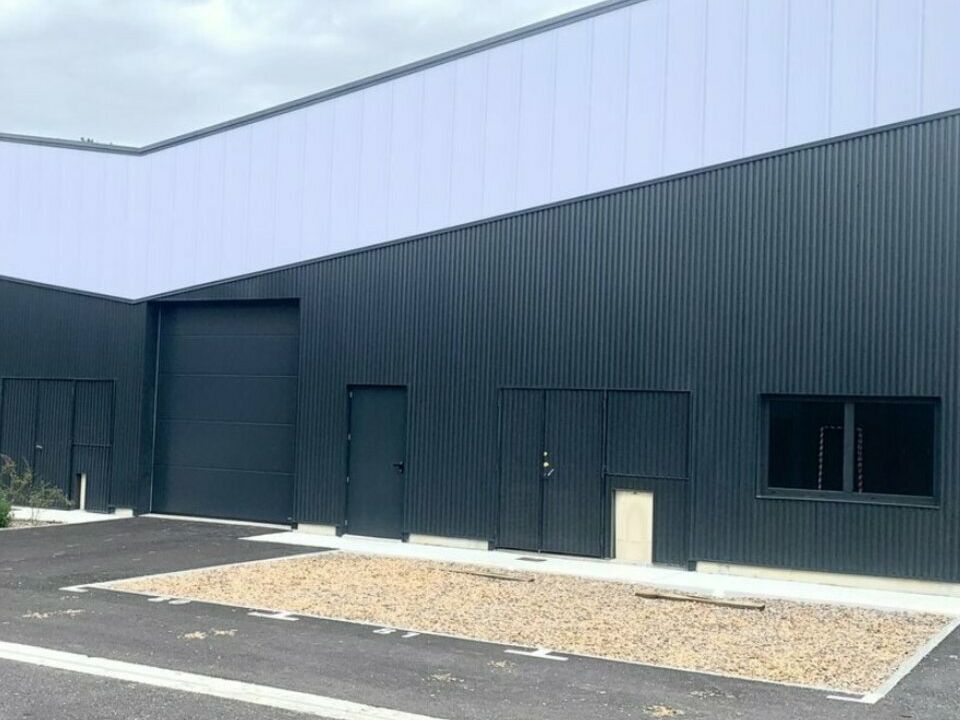 Location local d''activites 370 m² non divisibles