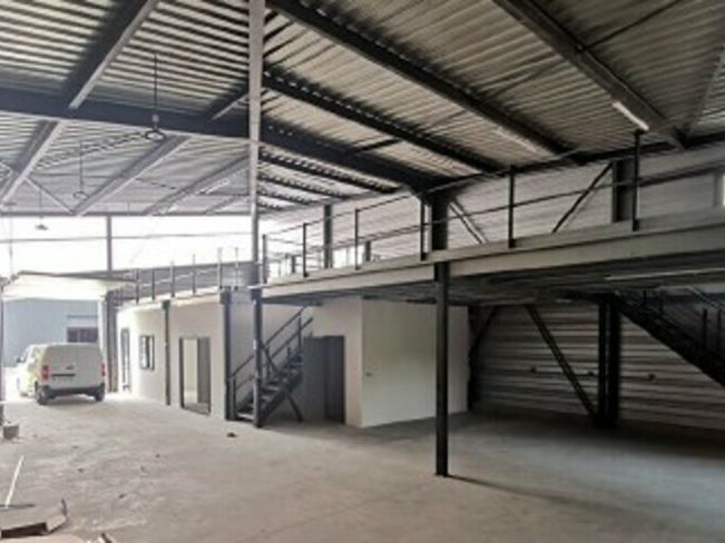 Entrepôt aménagé de 370 m² 