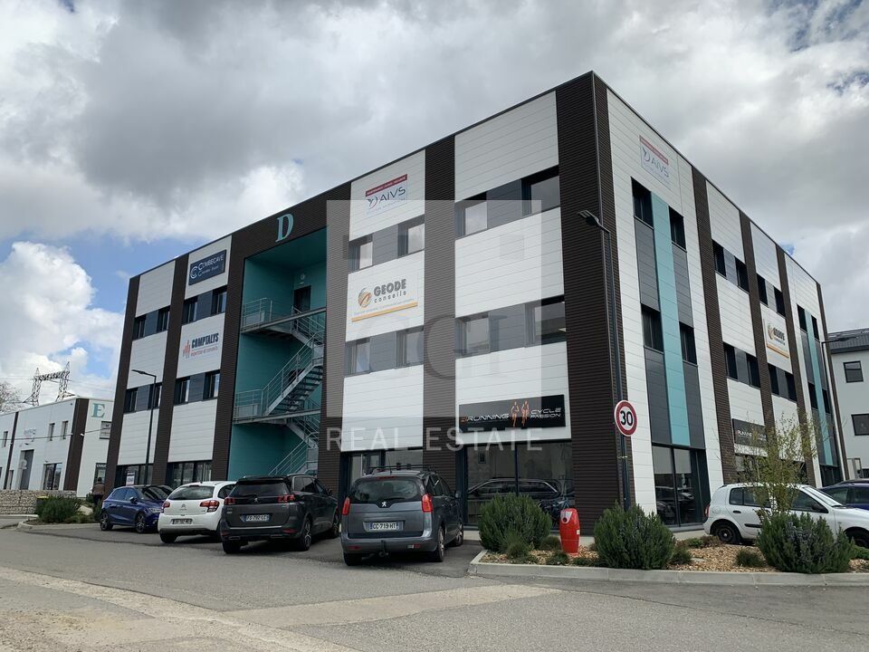 À Louer : Local Commercial / Showroom de 149 m² – Genay, Parc Neuf & Forte Visibilité