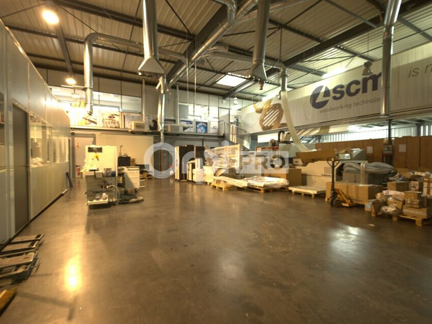 Location local d''activites 911 m² divisibles à partir de 300 m²