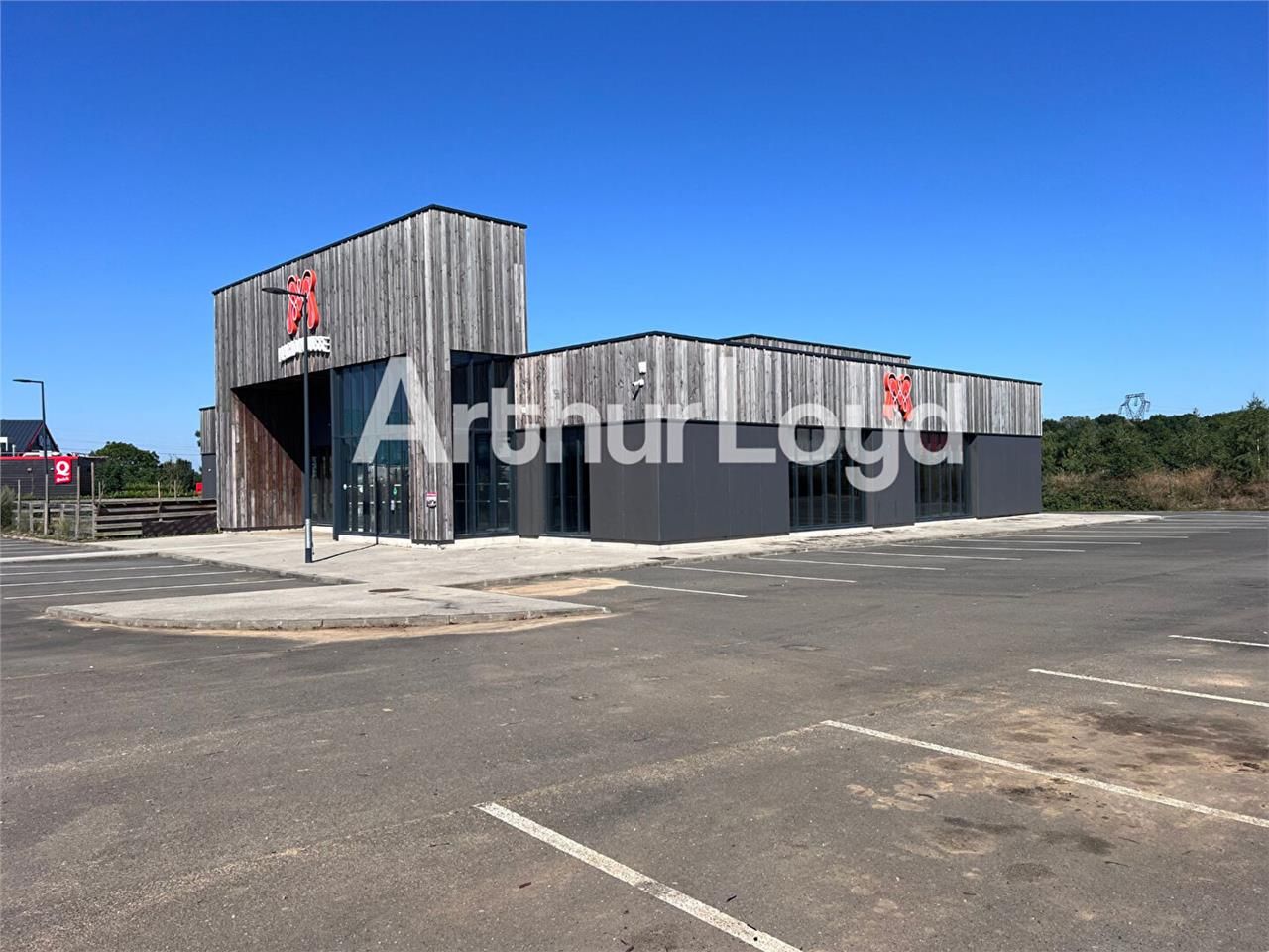 Location local commercial 535.00 m² à MONDEVILLE