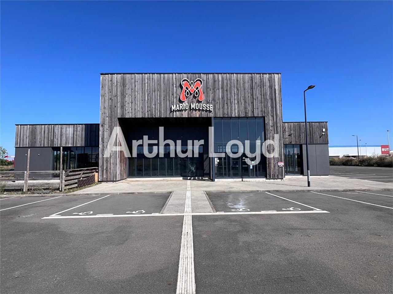 Vente local commercial 535.00 m² à MONDEVILLE