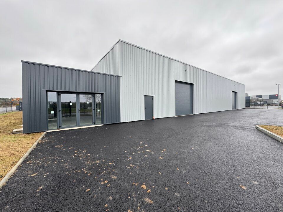 JOUE LES TOURS LOCAL D'ACTIVITE STOCKAGE A LOUER 838 M² NEUF TERRAIN