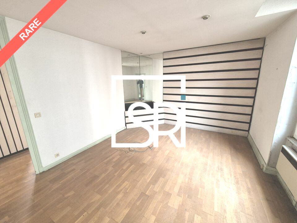 RARE - LOCATION LOCAL COMMERCIAL / BUREAUX  240 M² + 90 m2 de STOCKAGE - PROCHE PLACE DE JAUDE - 63000 CLERMONT-FERRAND