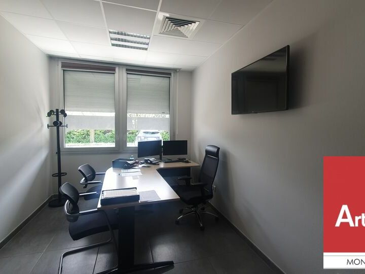 PIERRELATTE - PROCHE CENTRE -VILLE - A LOUER BUREAUX EN RDC DE 240 M2 ENVIRON