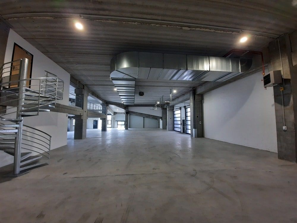 Location entrepôts 832 m² non divisibles