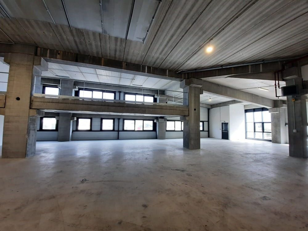 Location entrepôts 832 m² non divisibles