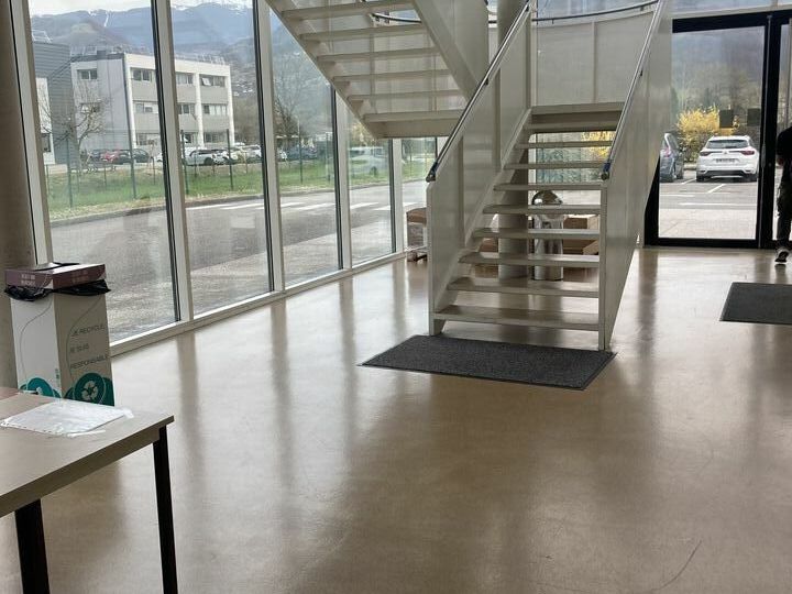 1983 m² pour ce bureaux en vente à Crolles