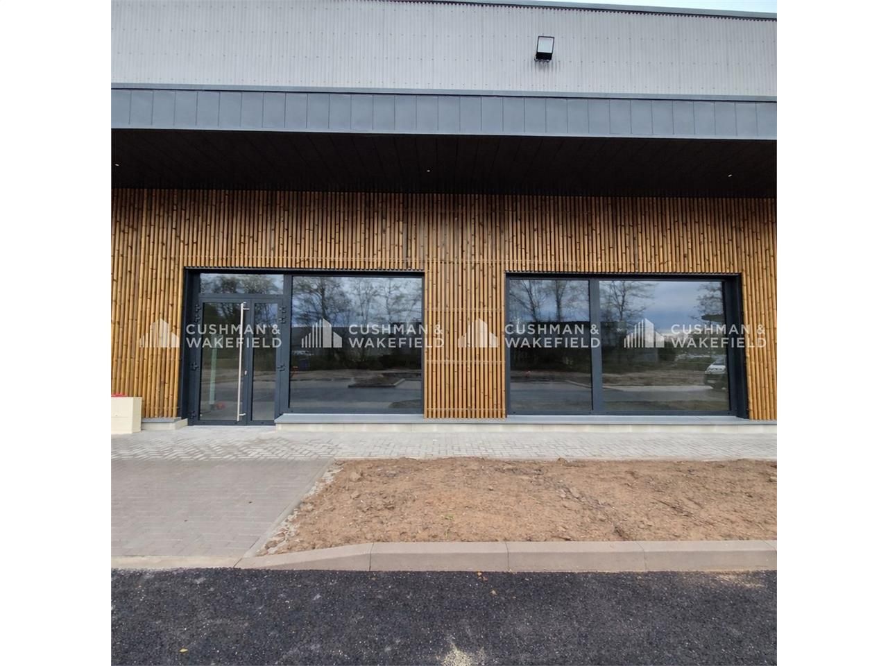 Location locaux commerciaux 216 m² non divisibles