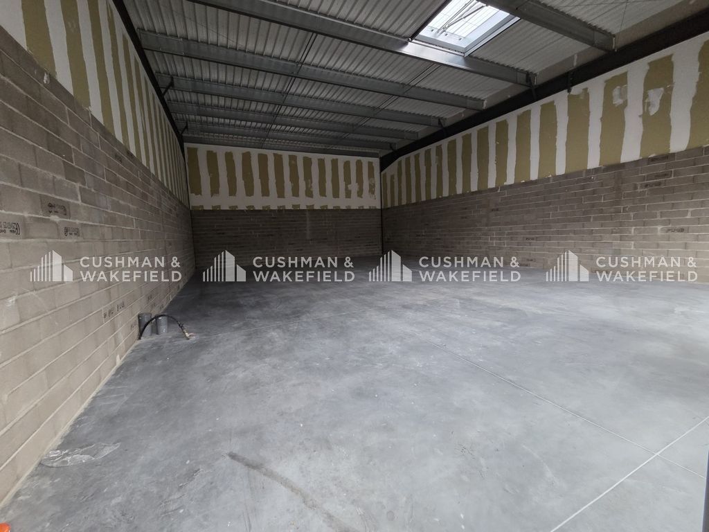 Location locaux commerciaux 216 m² non divisibles