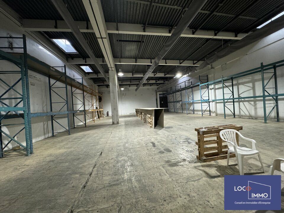 Entrepôt de 5509 m2 à louer à Canéjan