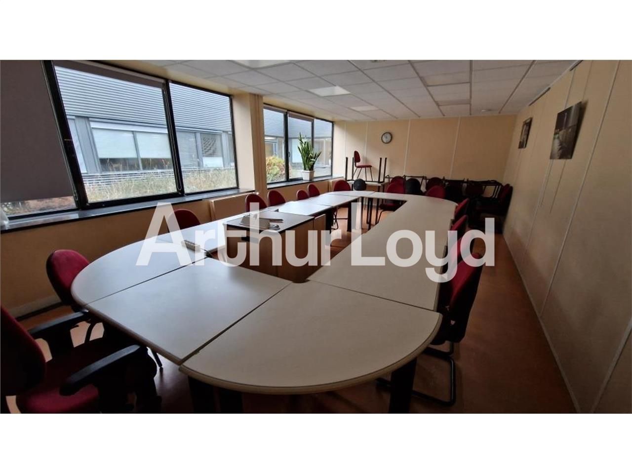 Location bureaux 1562.00 m² à MONDEVILLE