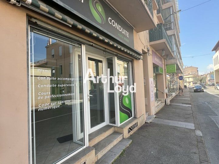 Location local commercial 88 m² non divisibles