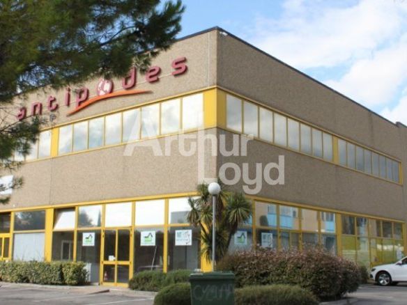 Location local d''activites 325 m² non divisibles