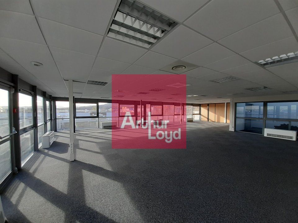 AUBIERE A LOUER  BUREAUX DE 170 M² AU 2EME ETAGE