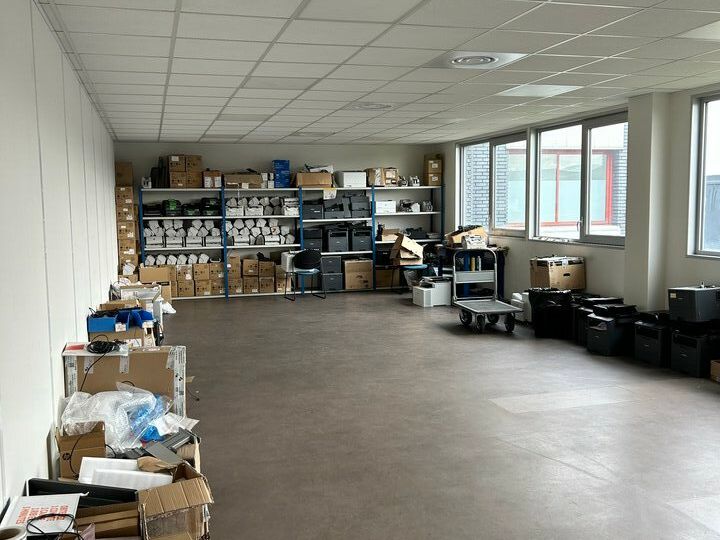 Local mixte d'activité de 431 m² 