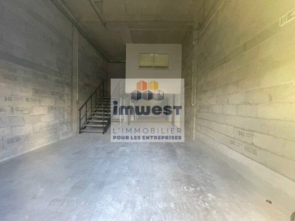 À LOUER – RARE Locaux d'activité refait à NEUF - IDEAL pour un artisan 105 m² – RENNES