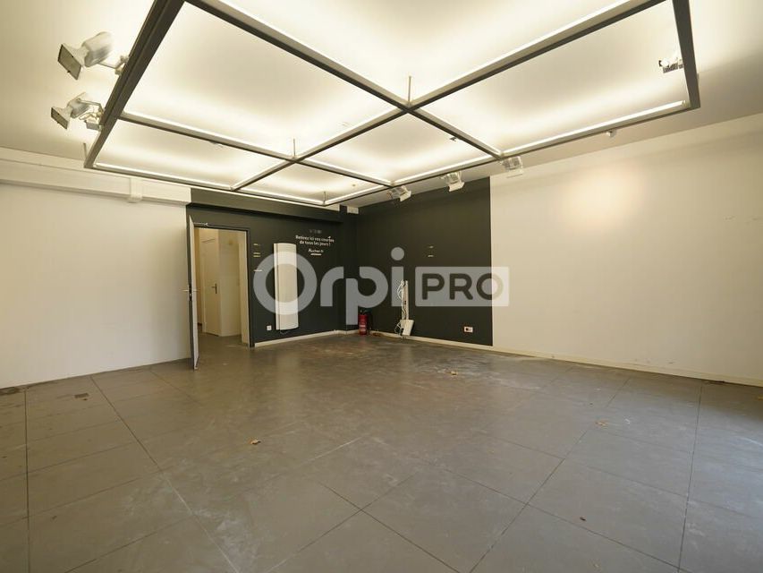 Location local commercial 115.74 m² non divisibles