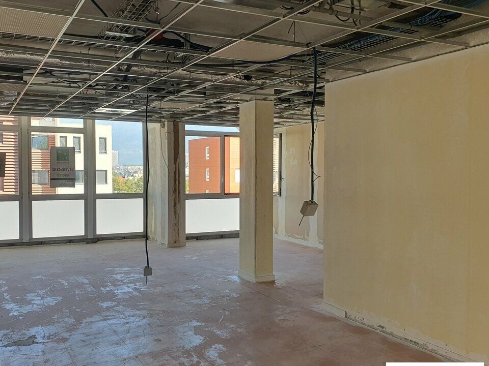 Location bureaux 91.17 m² non divisibles