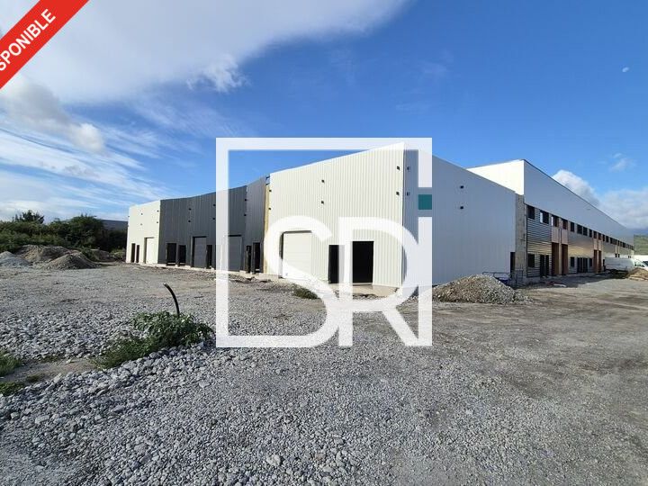 Location activité/entrepôt - 668 m²