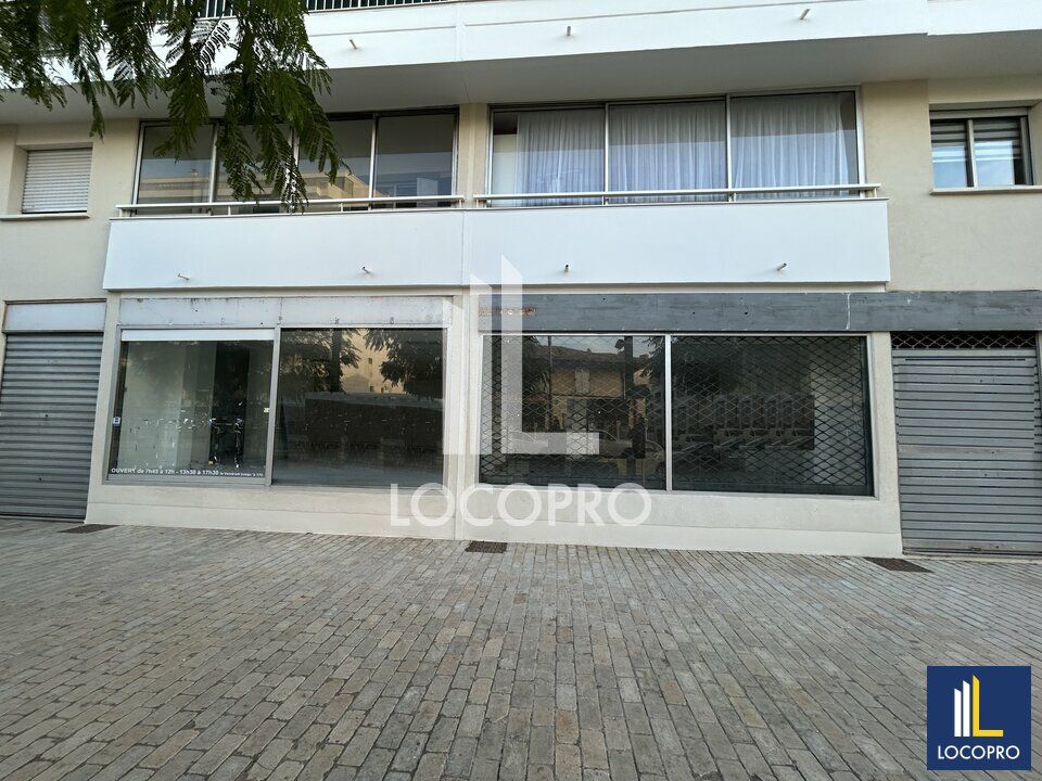 Location local commercial 140 m² divisibles à partir de 70 m²