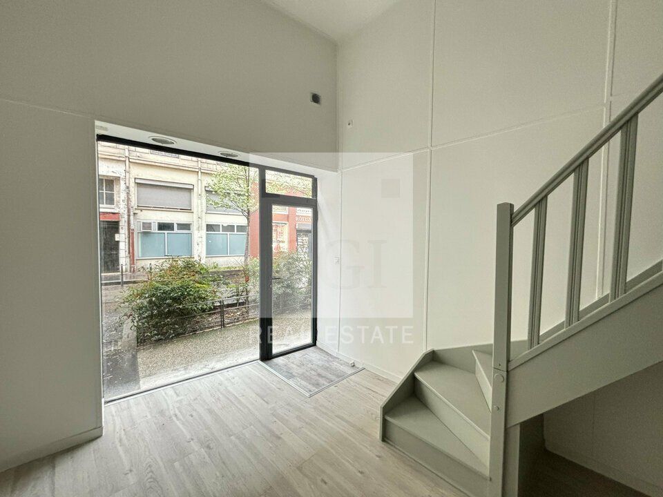 A louer - bureaux ou local commercial à 10 min de Part Dieu