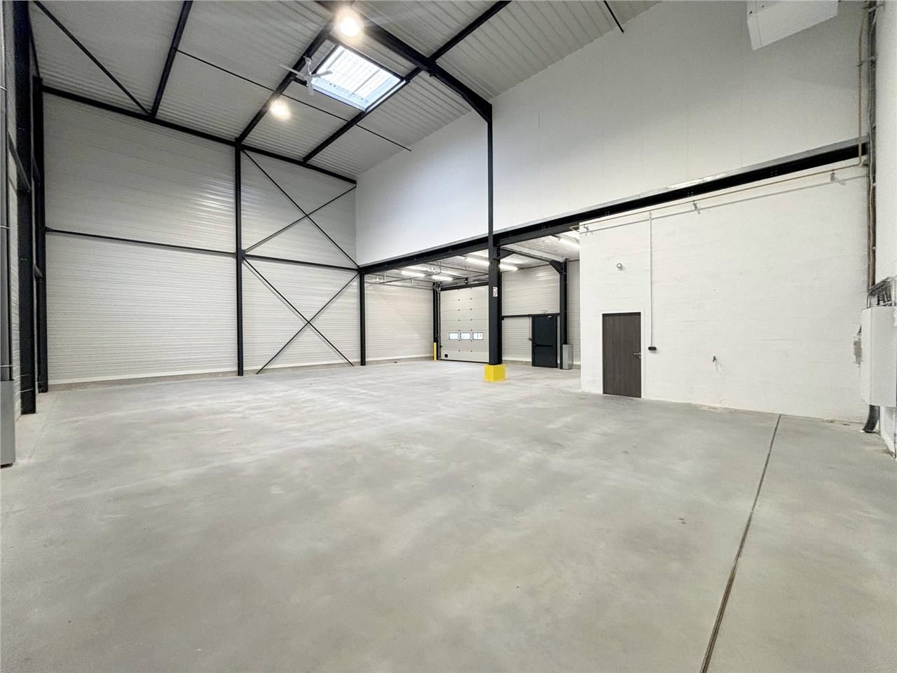 Location local d''activités 314 m² à Saint-Ouen-l''Aumône