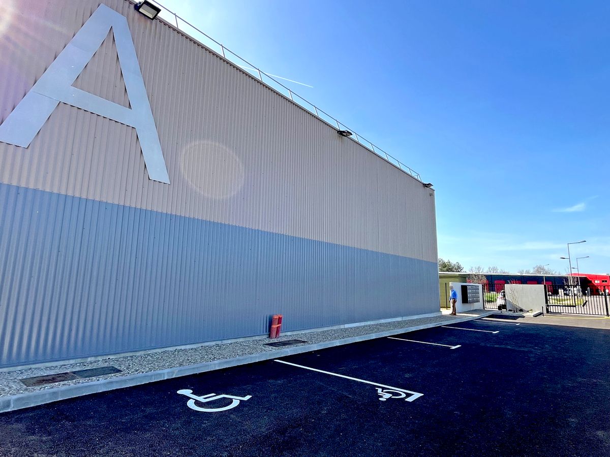 local de 1749 m² - zone industrielle nord de montauban