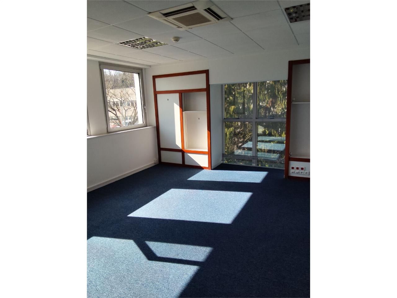 Location local 680.00 m² à PANAZOL