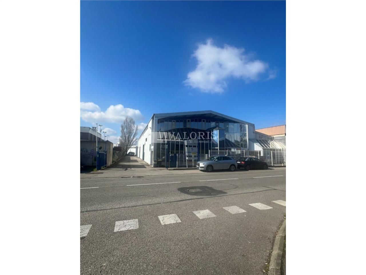 Location local d''activites 2140 m² non divisibles