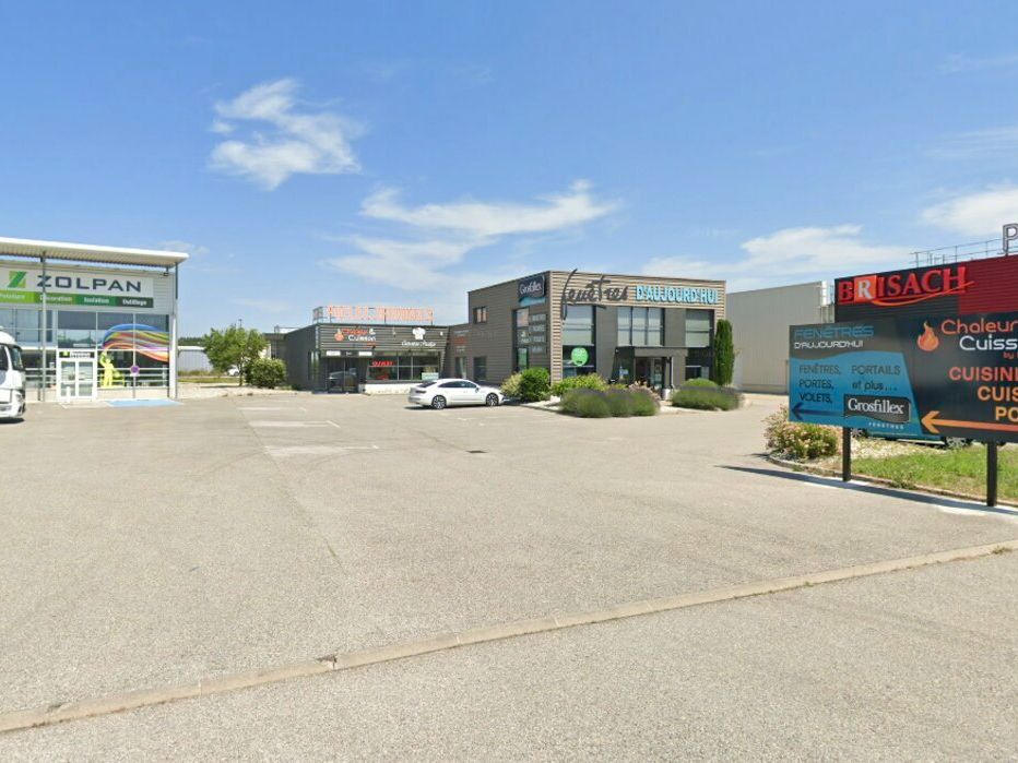 Location local commercial 488 m² non divisibles