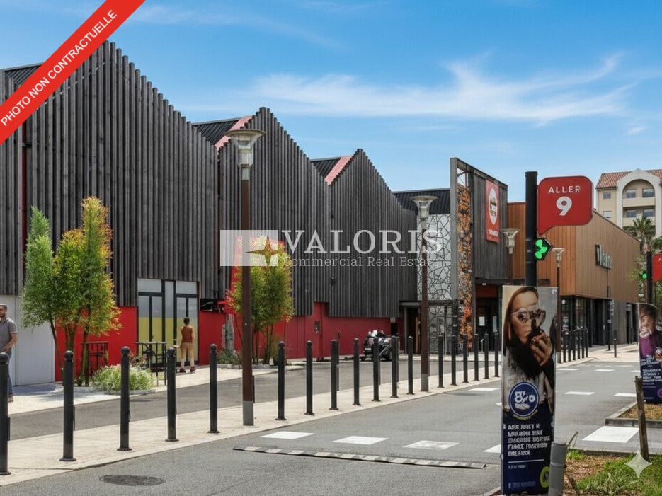 Valoris Real Estate vous propose un local commercial de 157 m², divisible, dans la galerie marchande de l'hypermarché Carrefour, à Villefranche-sur-Saône.