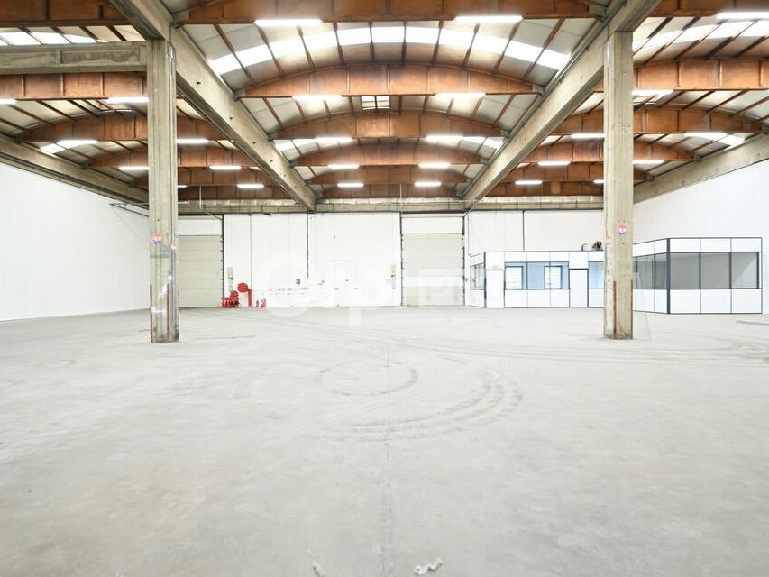 Location local d''activites 810 m² non divisibles
