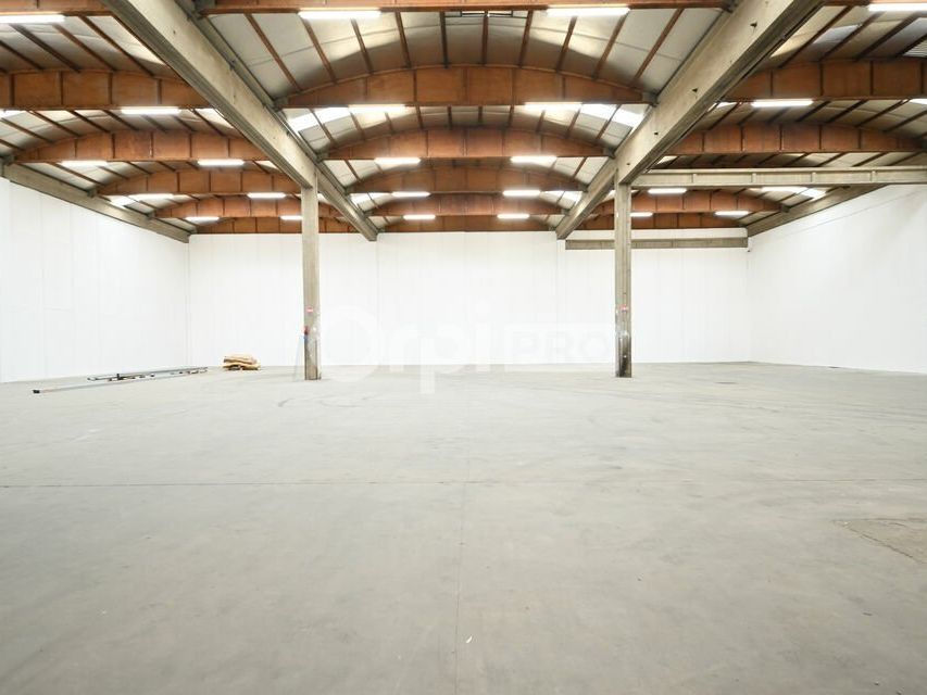 LOCAL D'ACTIVITE A LOUER - SAINT PRIEST - IMMEDIATEMENT