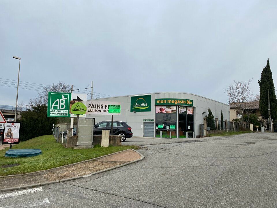 Location local commercial 500 m² non divisibles