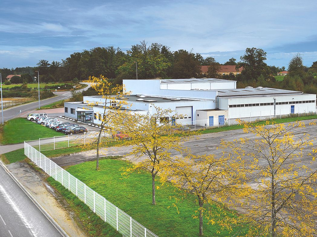 Vente local 2000.00 m² à SAINT JUNIEN