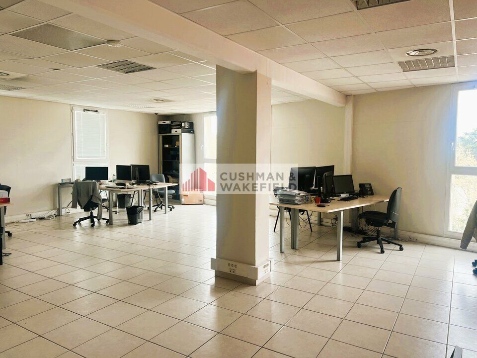 Location bureaux 176.83 m² non divisibles
