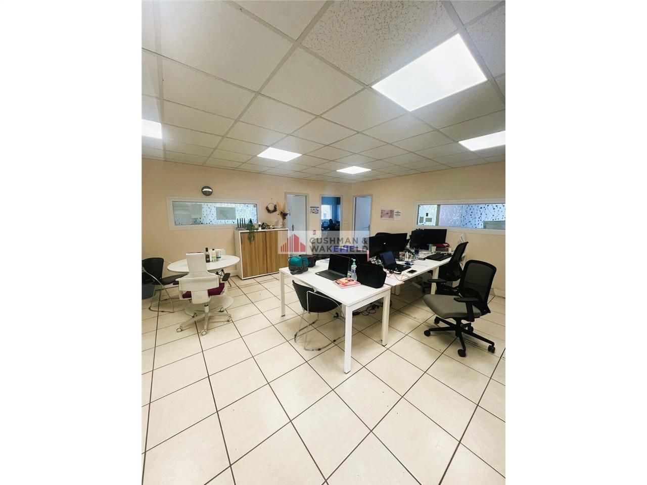 NIMES - BUREAUX AVEC LOCAUX D'ACTIVITES A LOUER