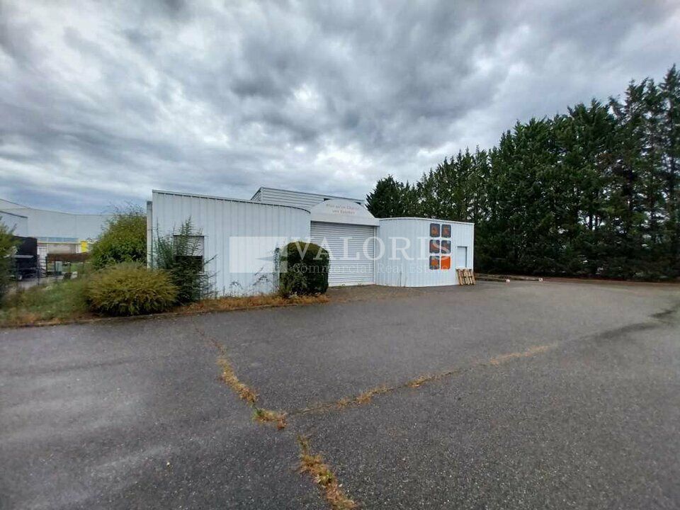 Location local d''activites 900 m² non divisibles