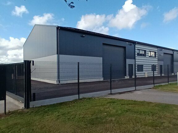 Location local d''activites 1000 m² divisibles à partir de 250 m²