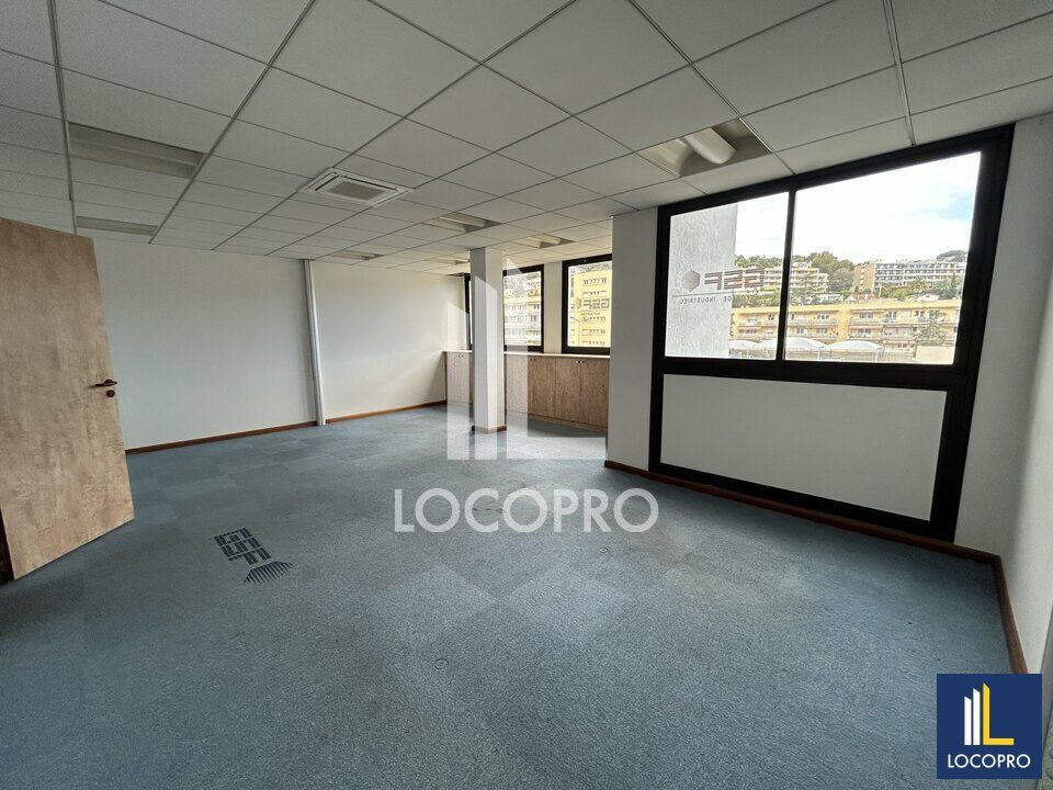 A VENDRE – BUREAUX EN RDC -  AVENUE DU CAMPON – LE CANNET