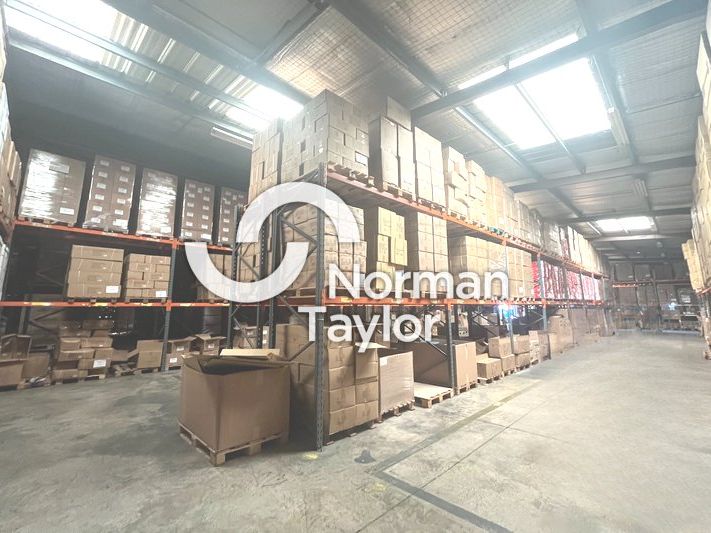 Location local d''activites 2250 m² non divisibles