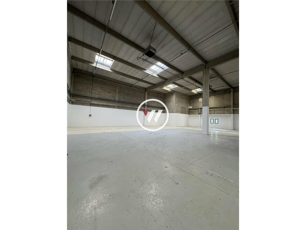 Location local d''activites 732 m² non divisibles