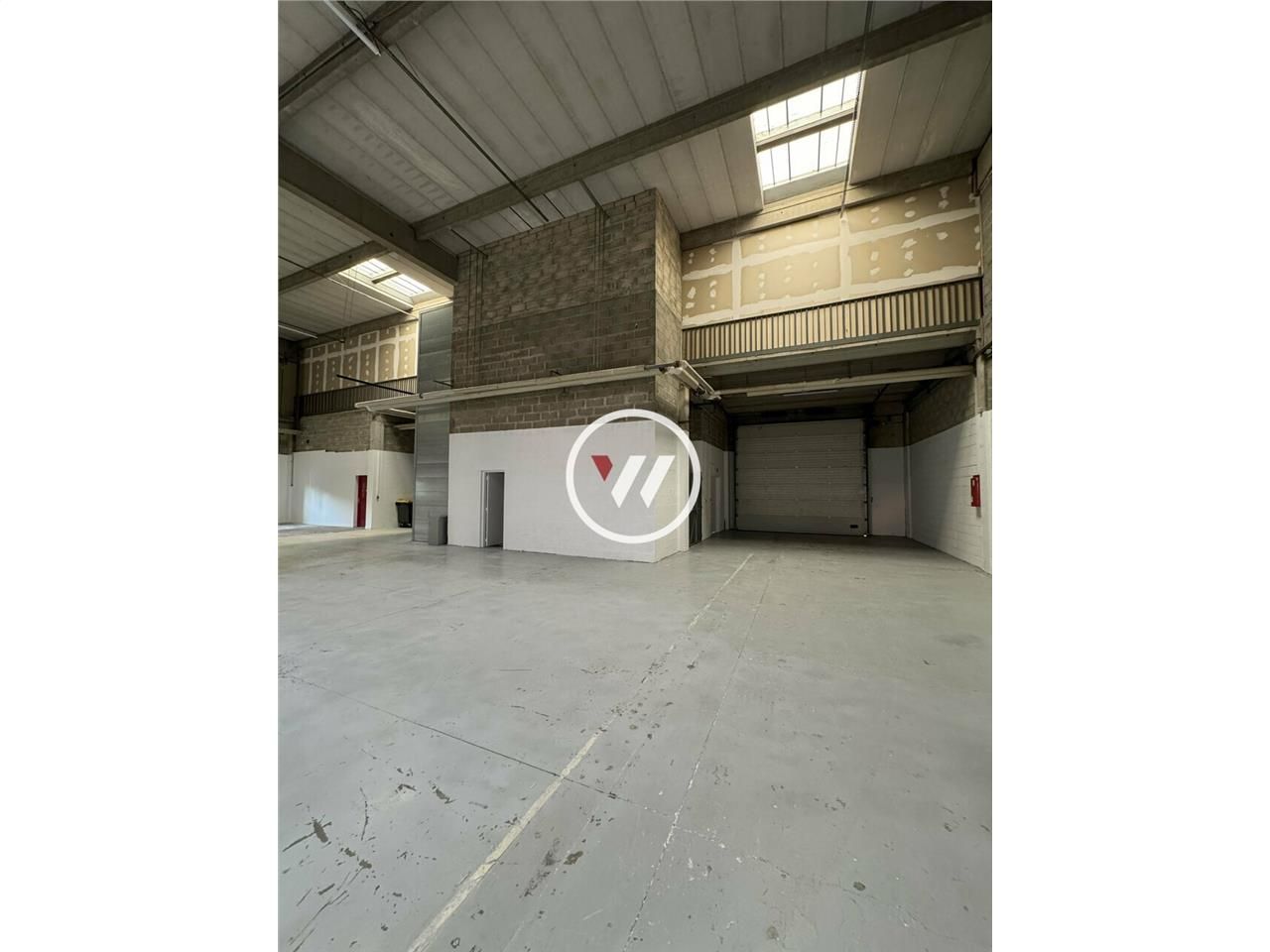 LOCAL D'ACTIVITÉ - A LOUER RARE SUR LE SECTEUR