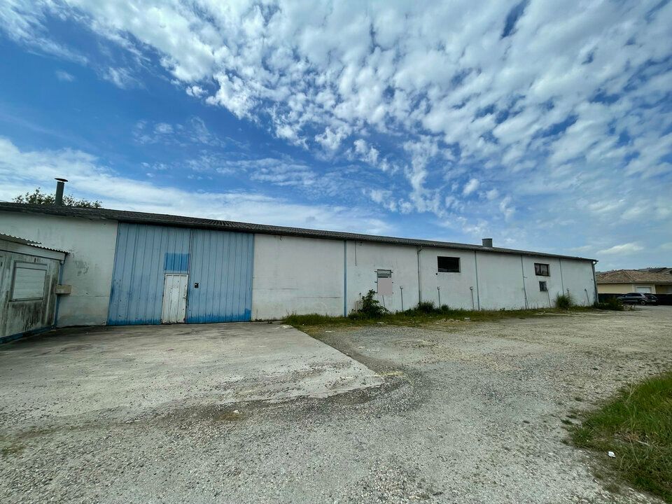 Location local d''activites 800 m² non divisibles