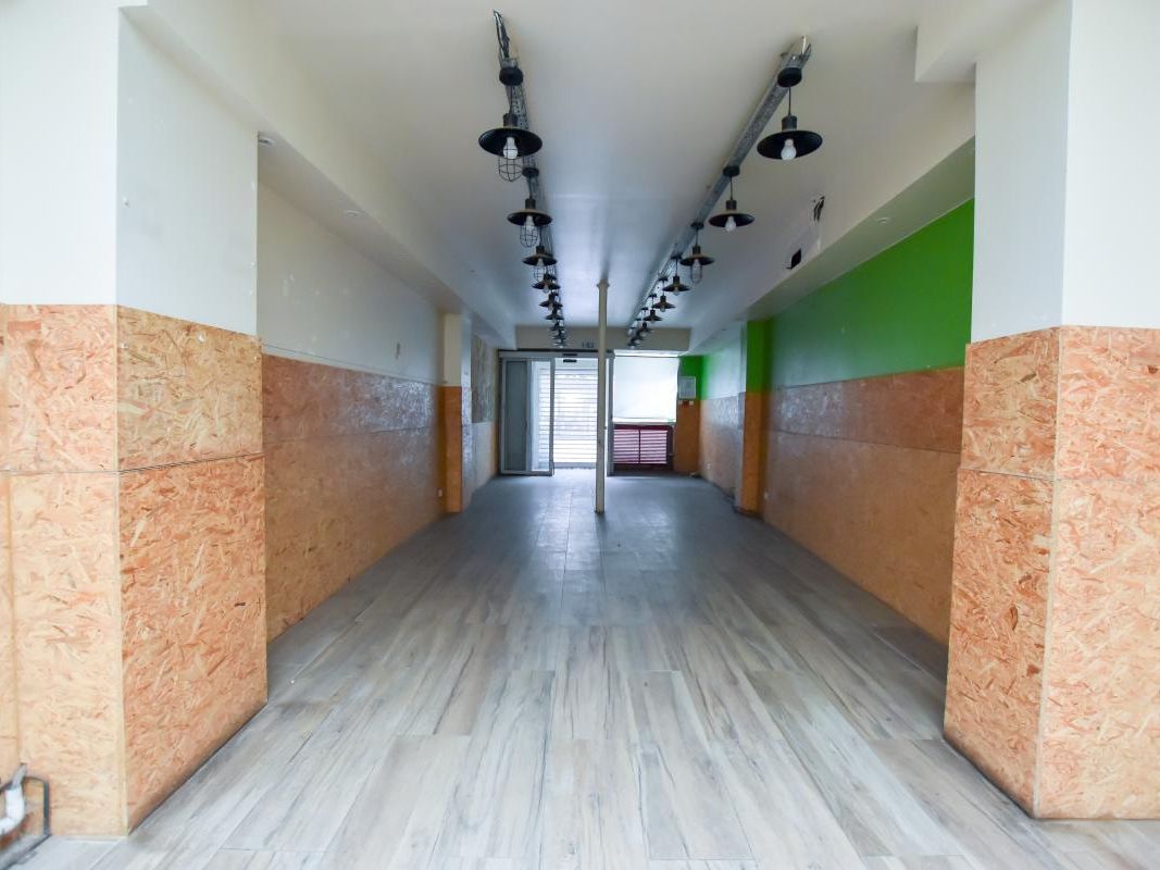Location local commercial 95 m² non divisibles