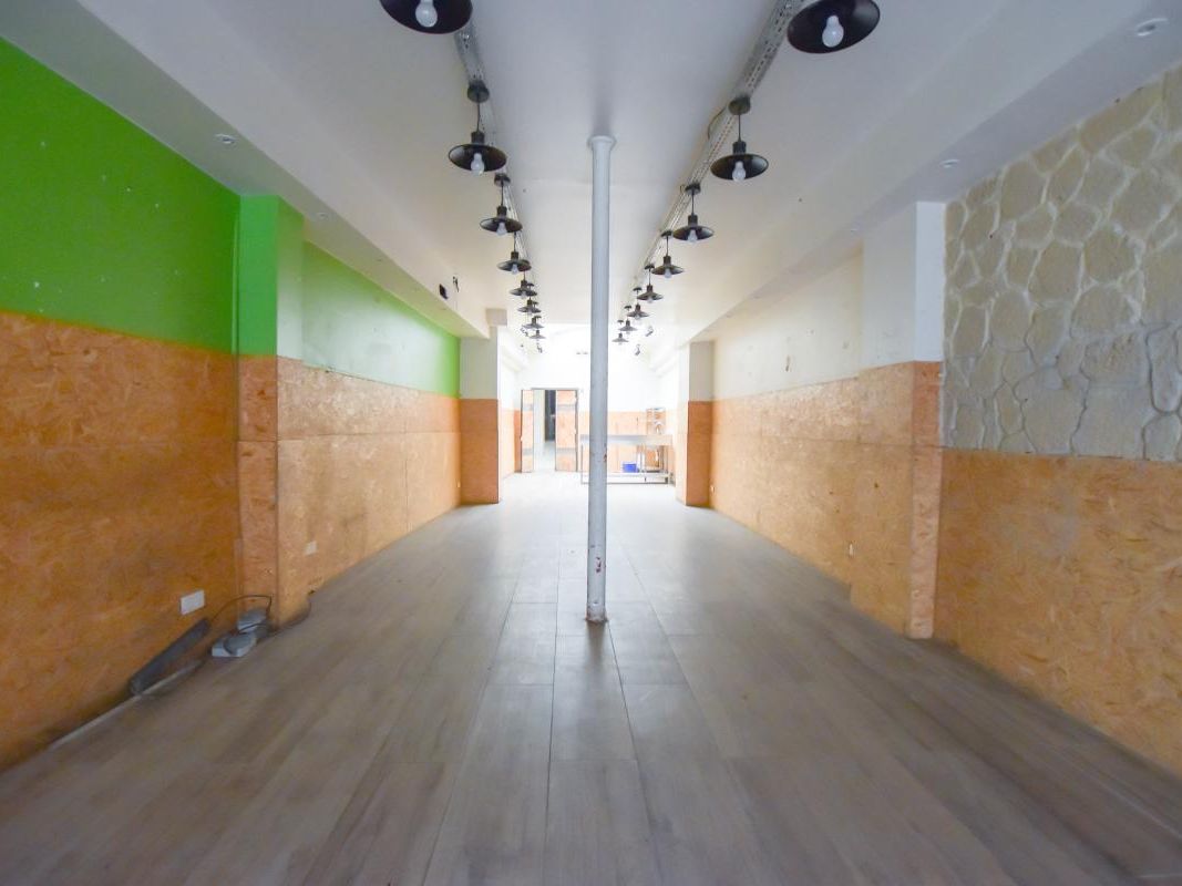 Location local commercial 95 m² non divisibles