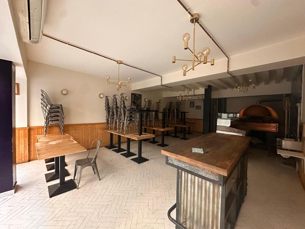 Location local commercial 122 m² non divisibles